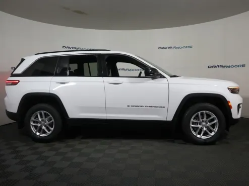 2025 Jeep Grand Cherokee Laredo X photo 4