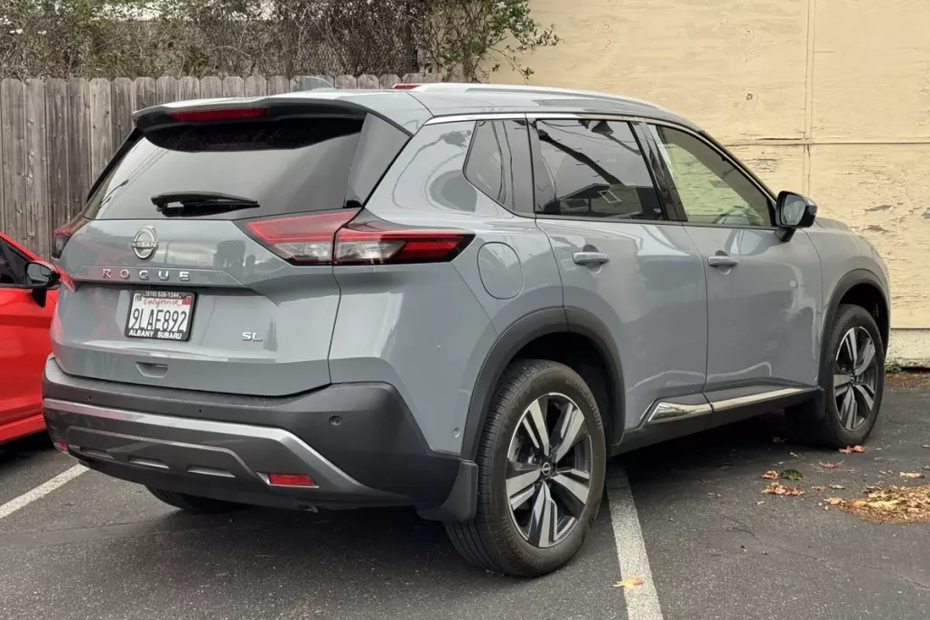 2023 Nissan Rogue SL photo 1