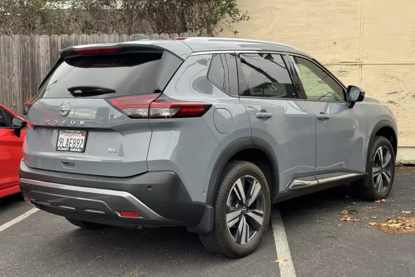 2023 Nissan Rogue SL photo 1
