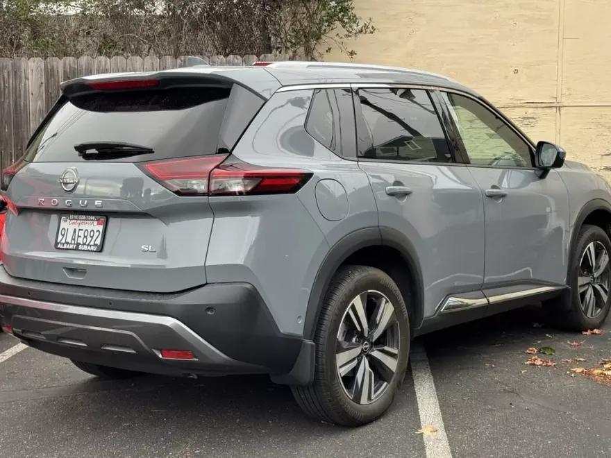 2023 Nissan Rogue SL photo 1