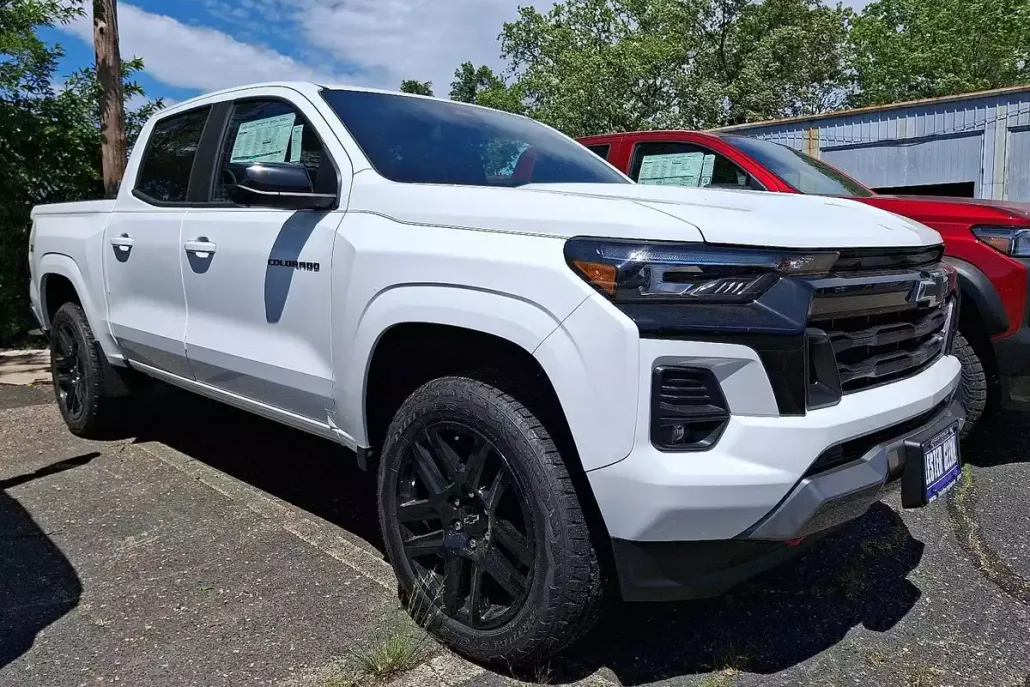 2025 Chevrolet Colorado Z71 photo 1
