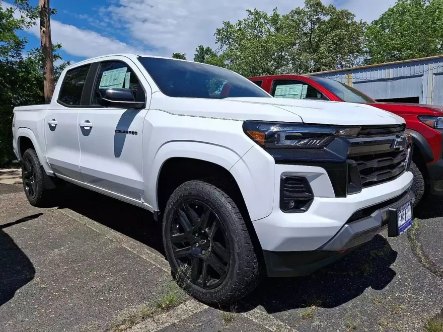 2025 Chevrolet Colorado Z71 photo 1