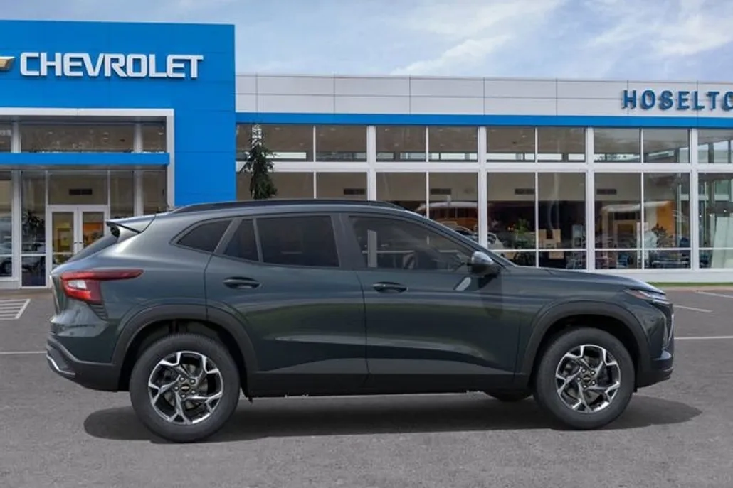 2025 Chevrolet Trax LT photo 1