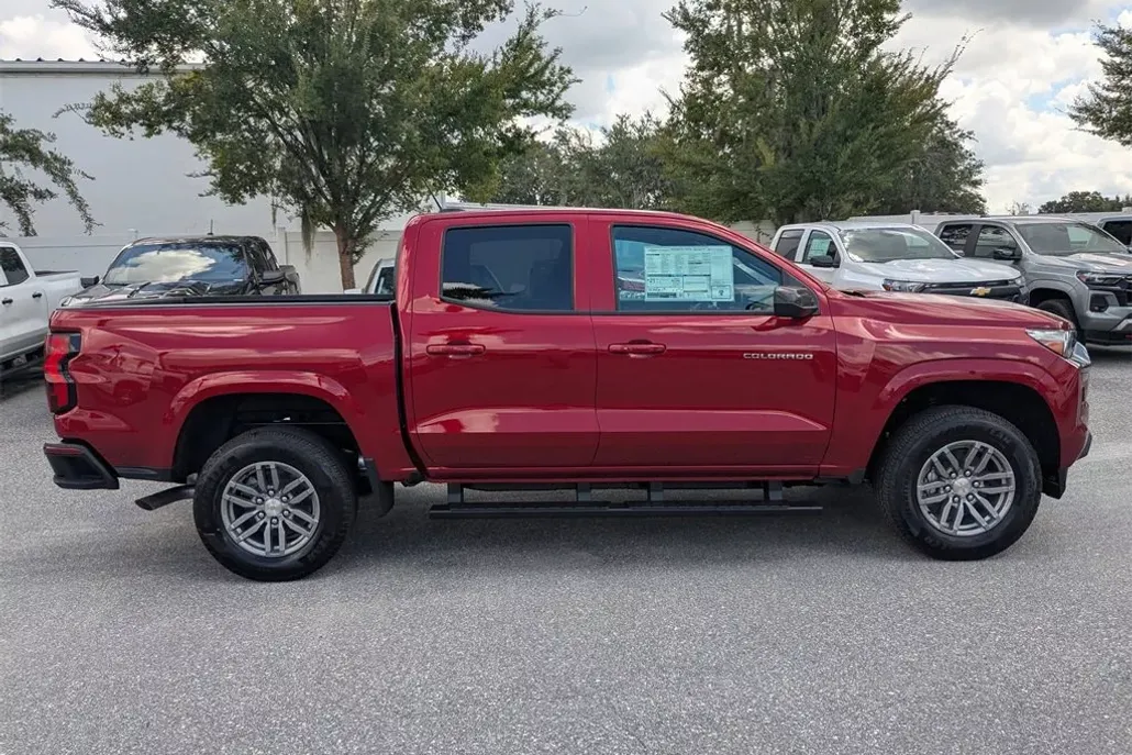 2026 Chevrolet Colorado LT photo 1