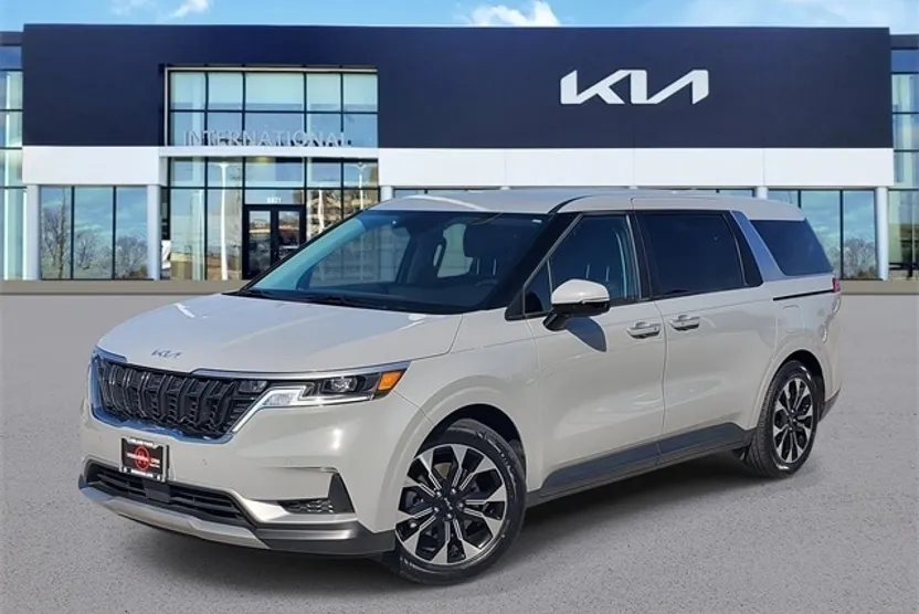 2023 Kia Carnival EX photo 1