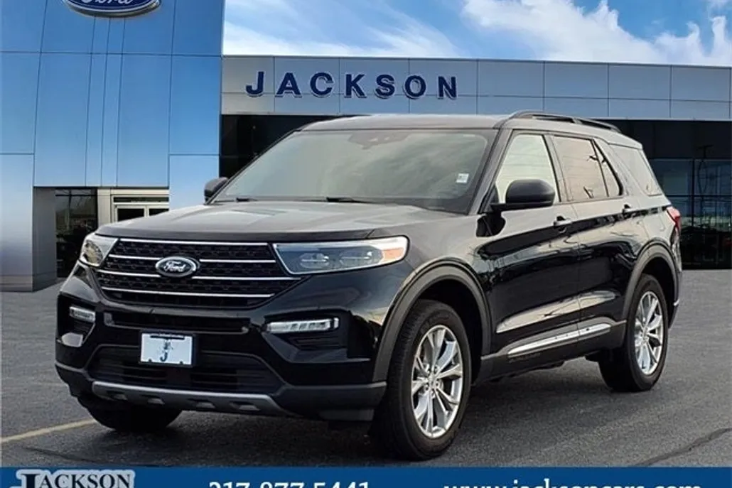 2023 Ford Explorer XLT photo 1
