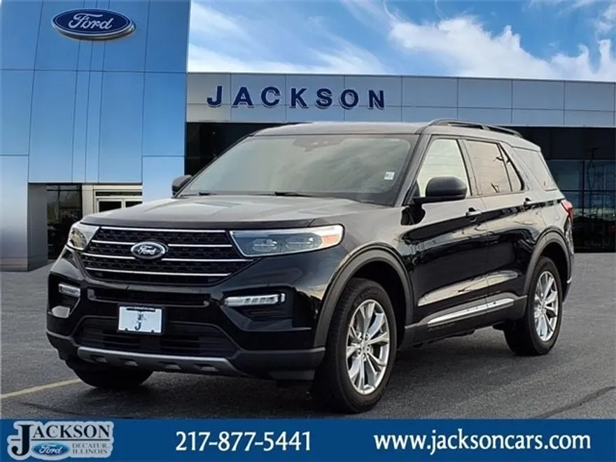 2023 Ford Explorer XLT photo 1