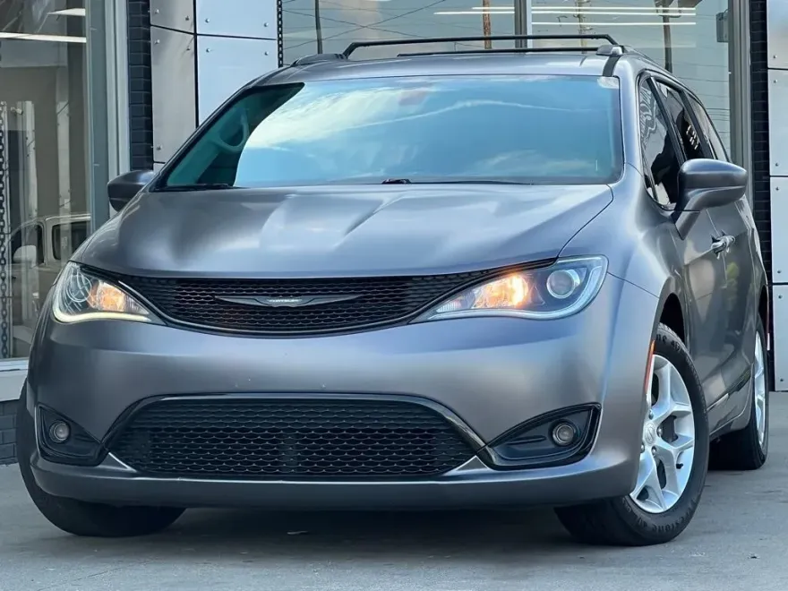 2017 Chrysler Pacifica Touring Plus photo 1
