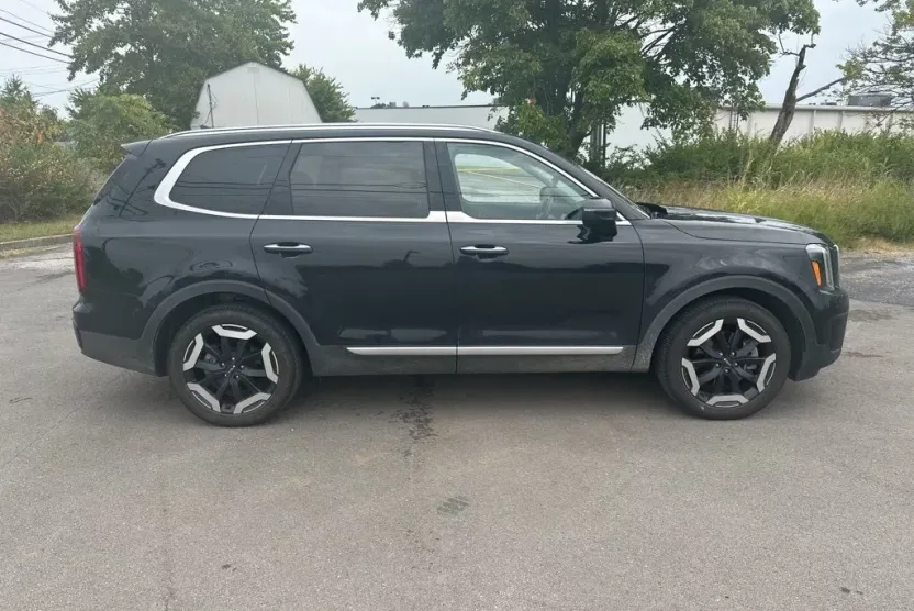 2023 Kia Telluride S photo 1