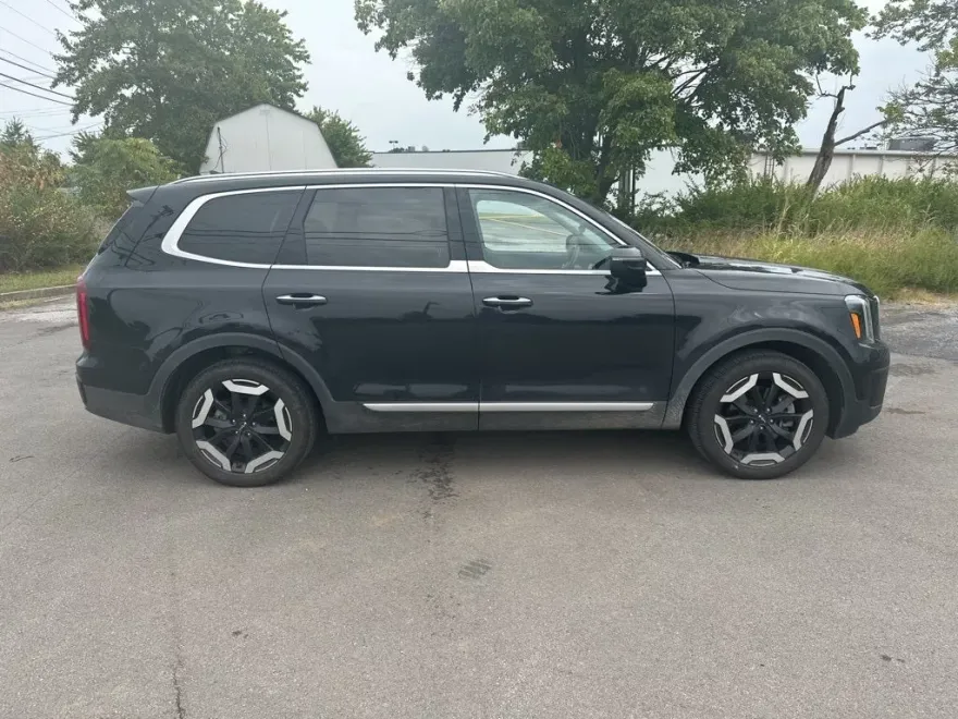 2023 Kia Telluride S photo 1