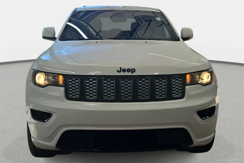 2018 Jeep Grand Cherokee Laredo Altitude photo 1