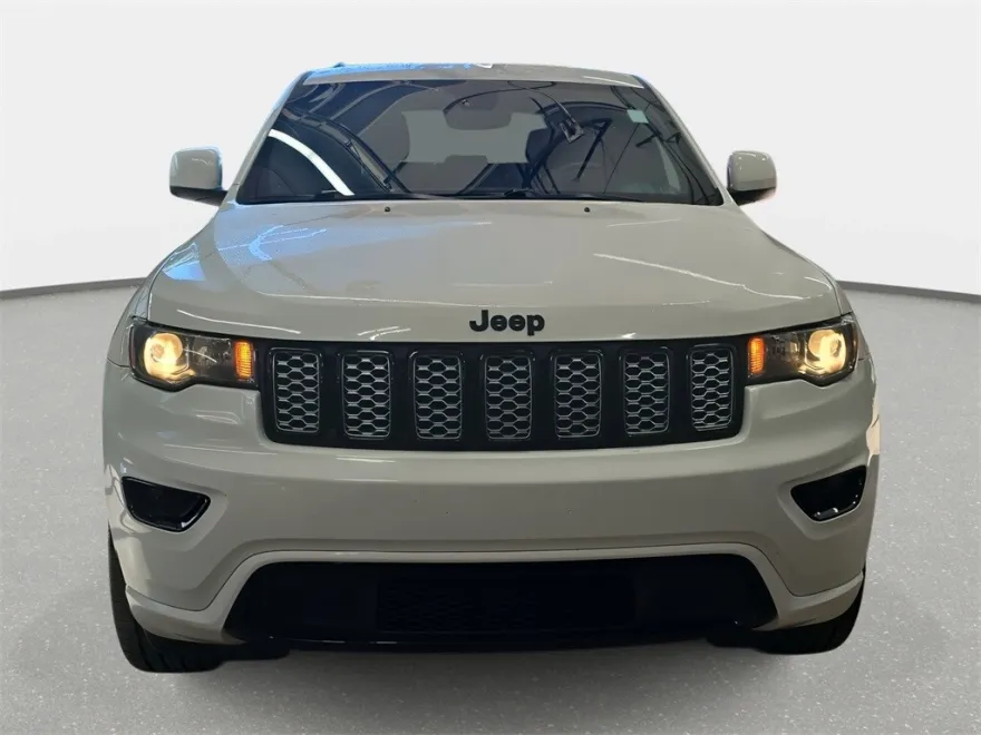 2018 Jeep Grand Cherokee Laredo Altitude photo 1
