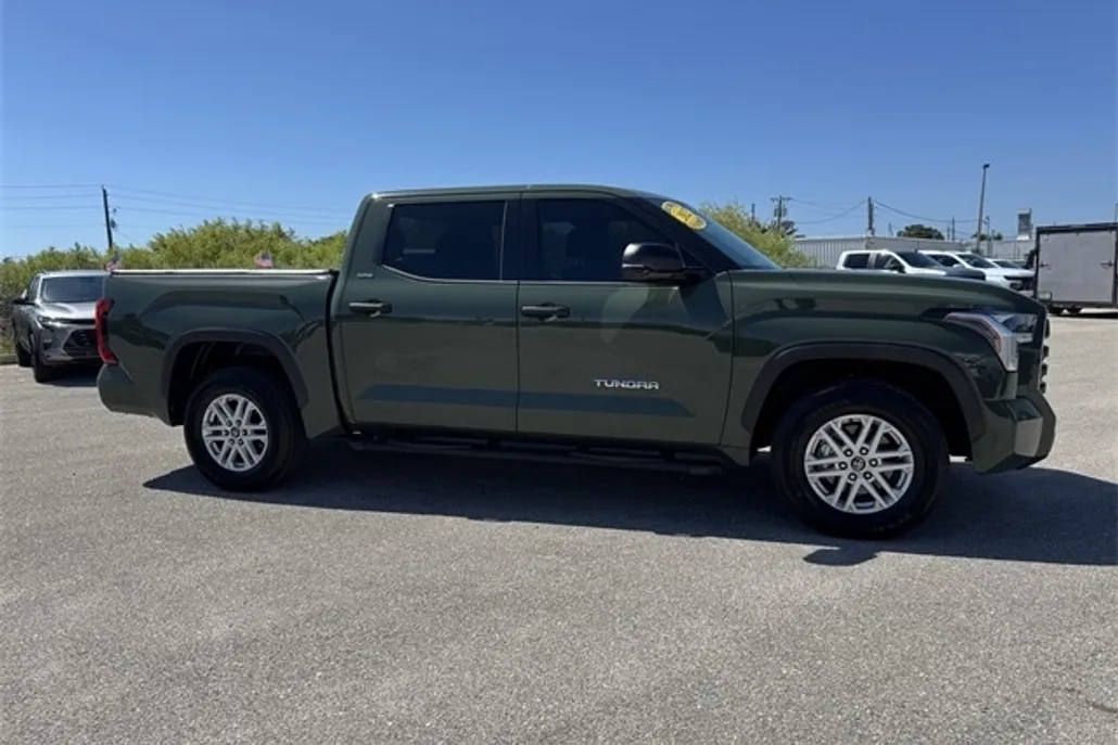 2022 Toyota Tundra SR5 CrewMax photo 1