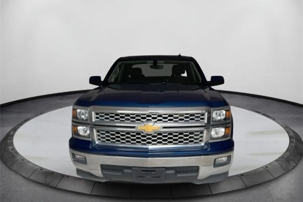 2015 Chevrolet Silverado LT photo 1