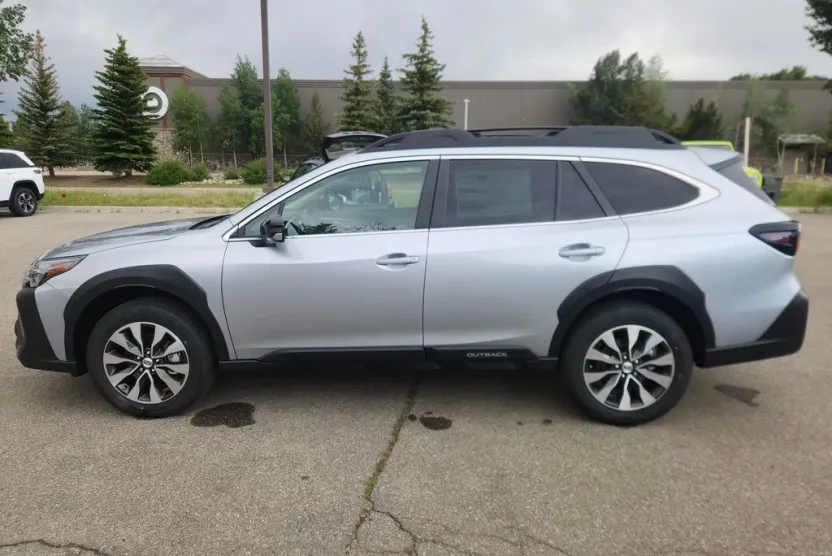 2025 Subaru Outback Limited photo 1