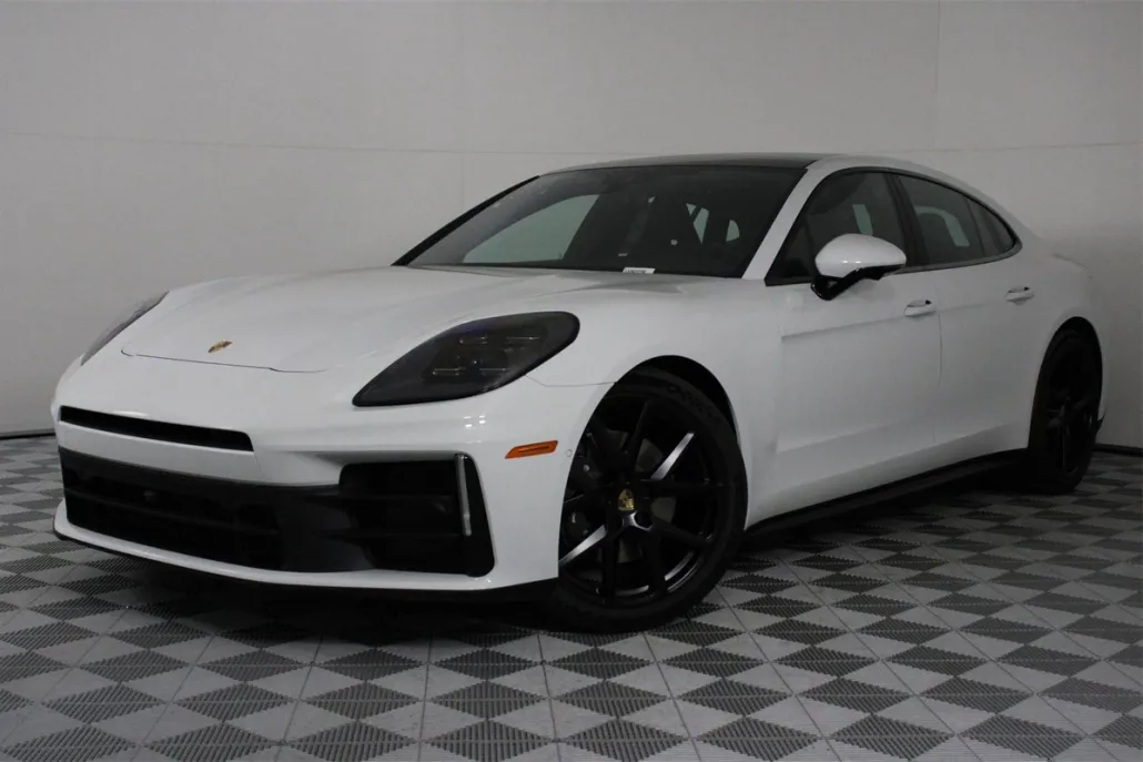 2025 Porsche Panamera 4 photo 1