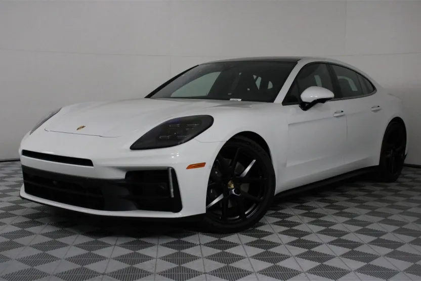 2025 Porsche Panamera 4 photo 1