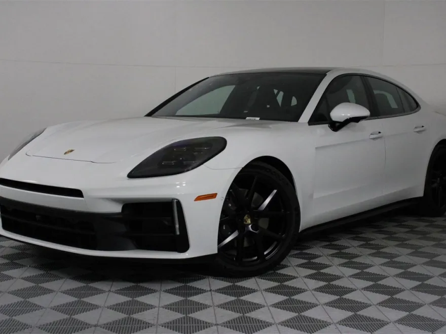 2025 Porsche Panamera 4 photo 1
