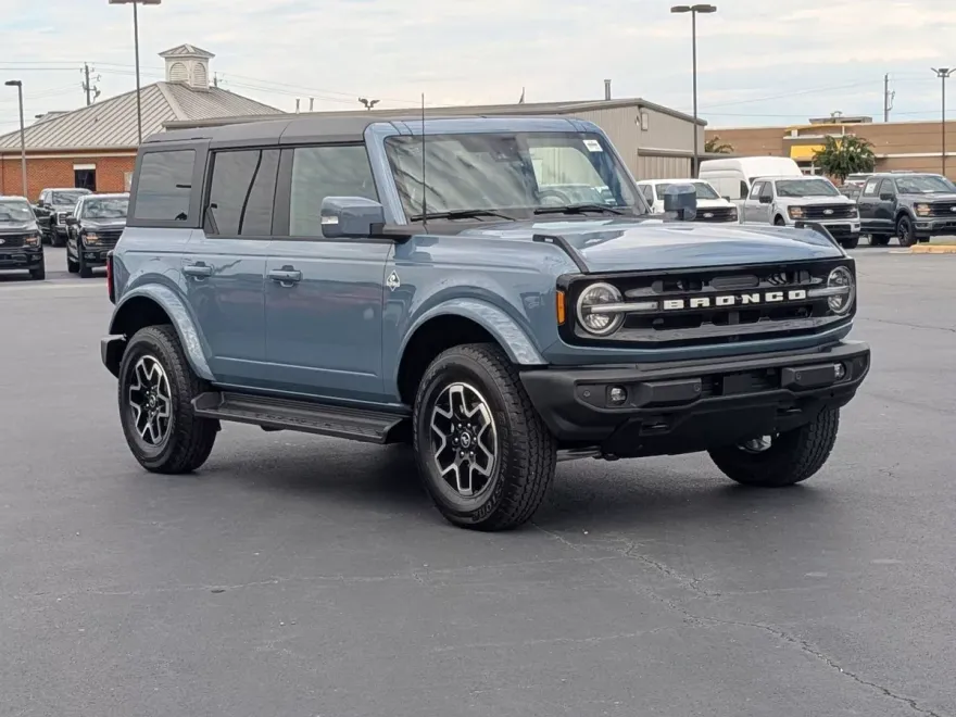 2025 Ford Bronco Outer Banks photo 1