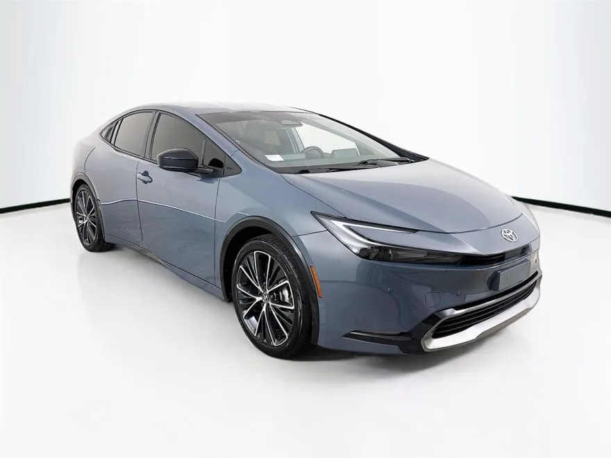 2023 Toyota Prius XLE photo 1