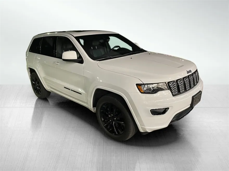 2019 Jeep Grand Cherokee Laredo Altitude photo 1