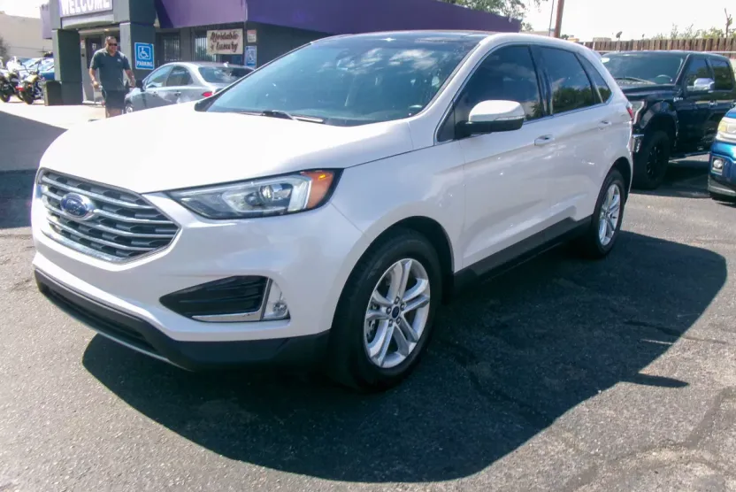 2019 Ford Edge SEL photo 1