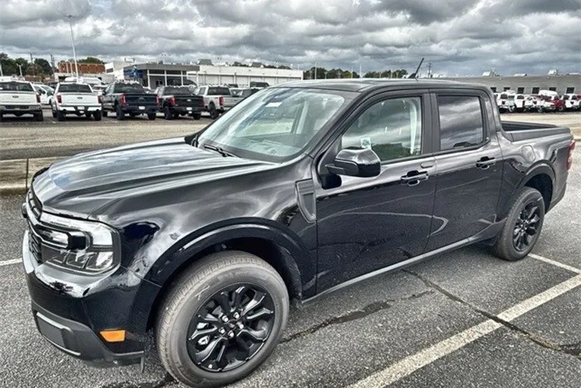 2024 Ford Maverick Lariat photo 1
