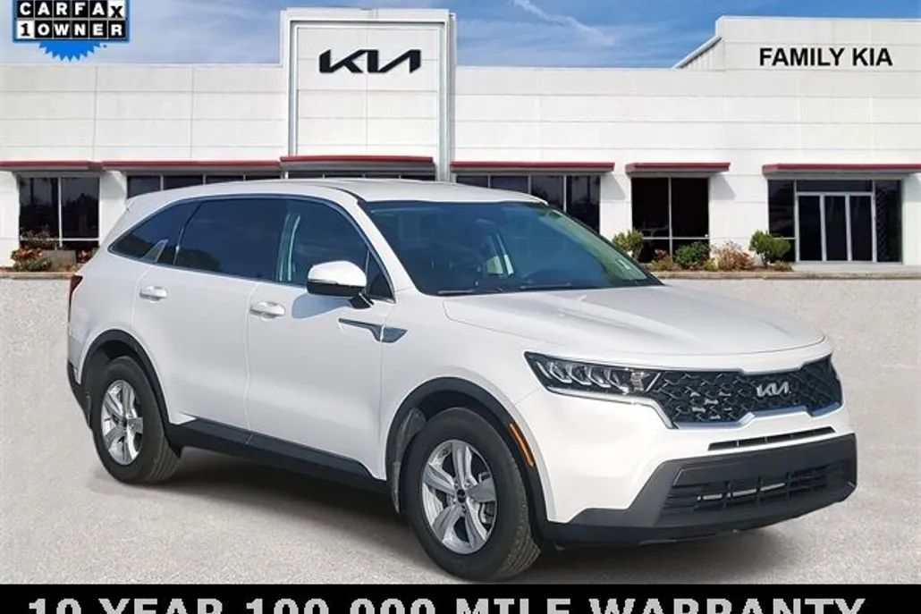 2022 Kia Sorento LX photo 1