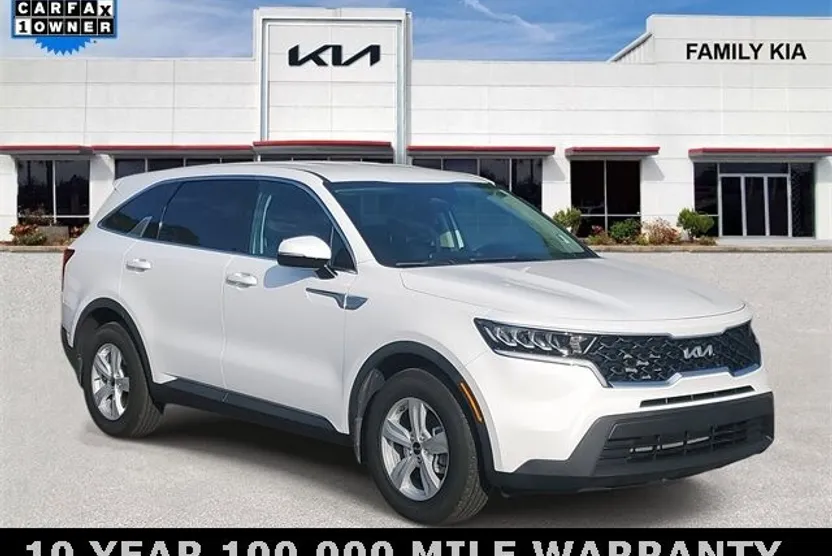 2022 Kia Sorento LX photo 1