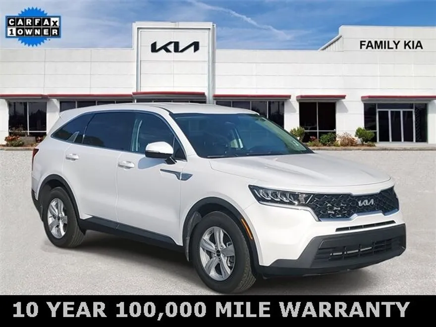 2022 Kia Sorento LX photo 1