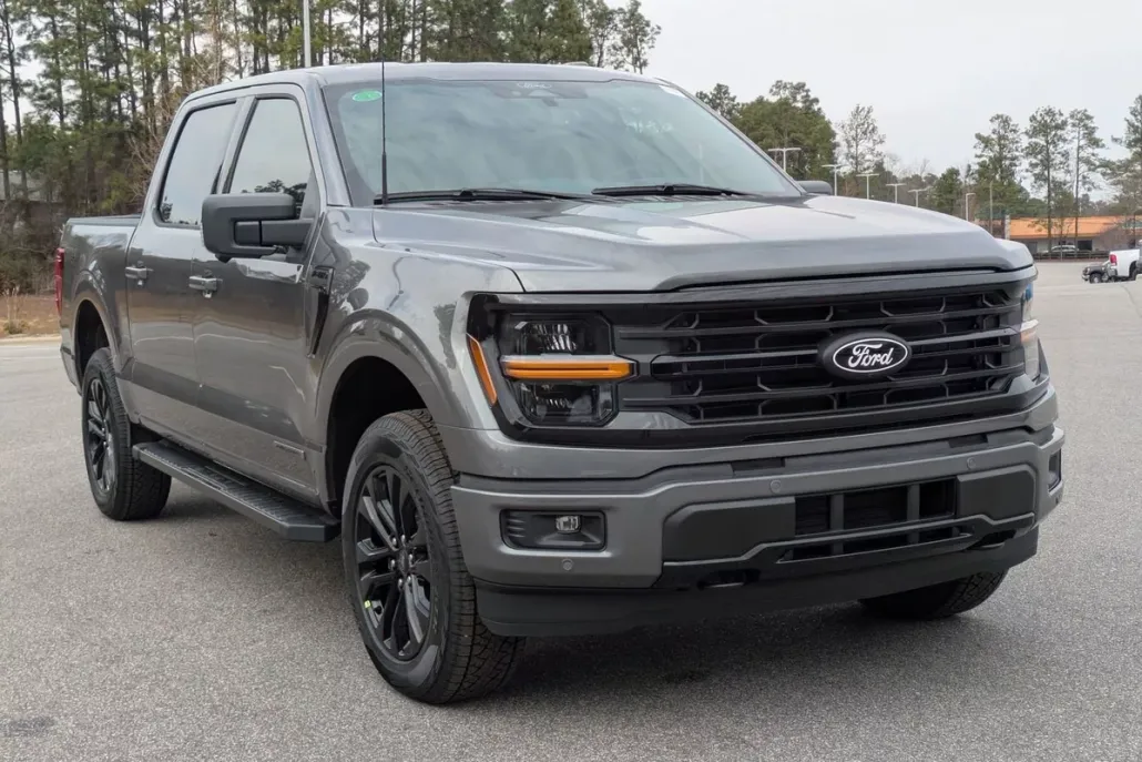 2025 Ford F-150 XLT photo 1