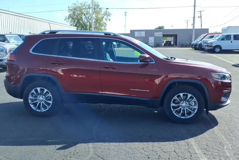 2019 Jeep Cherokee Latitude photo 1