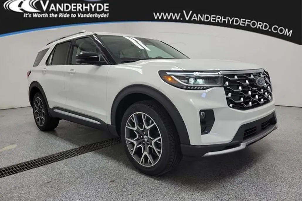 2025 Ford Explorer Platinum photo 1