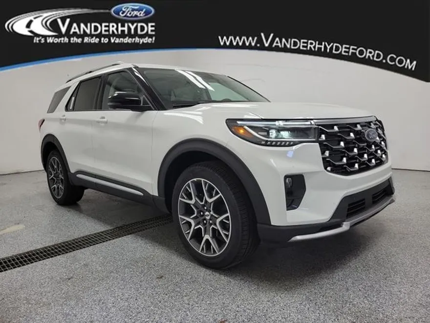 2025 Ford Explorer Platinum photo 1