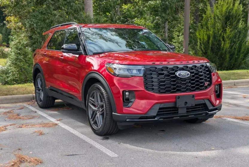 2025 Ford Explorer ST photo 1