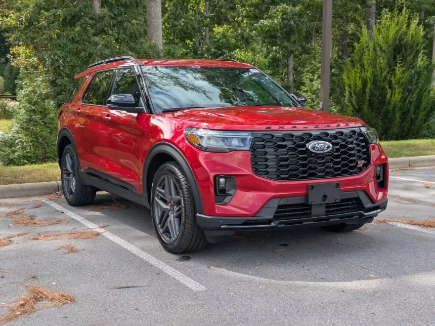 2025 Ford Explorer ST photo 1