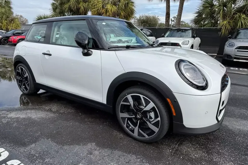 2025 Mini Cooper 2 Door Hardtop S Iconic photo 1