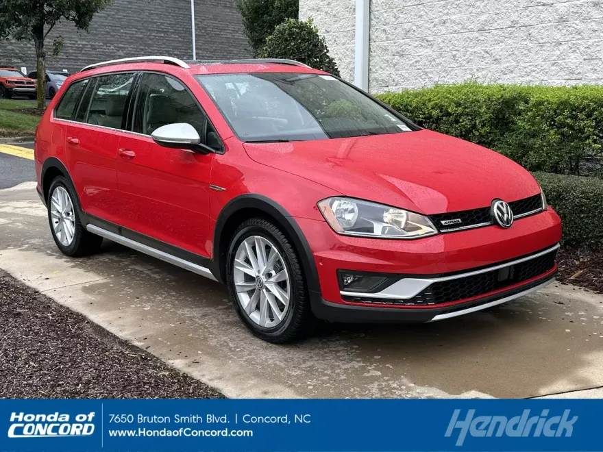 2017 Volkswagen Golf Alltrack SEL photo 1