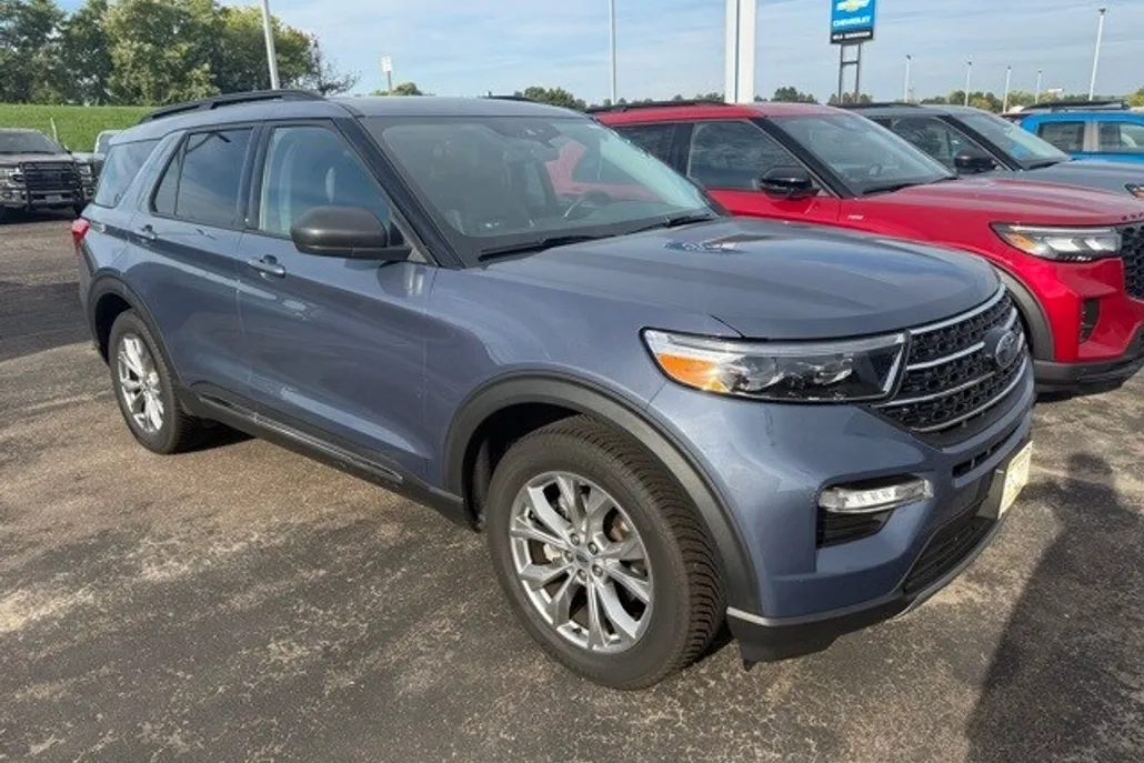 2021 Ford Explorer XLT photo 1