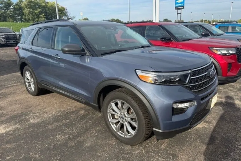 2021 Ford Explorer XLT photo 1