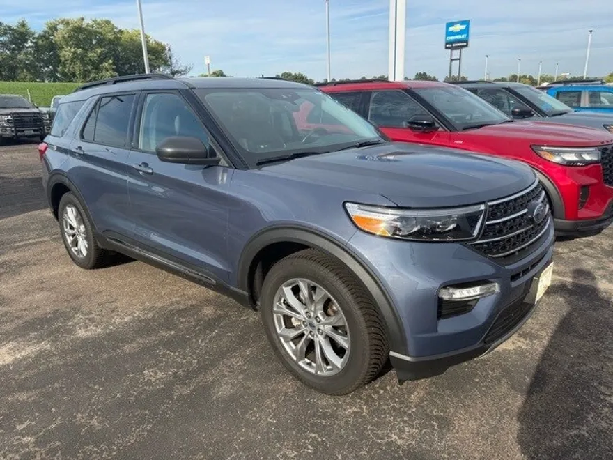 2021 Ford Explorer XLT photo 1