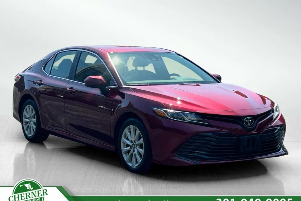 2019 Toyota Camry LE photo 1