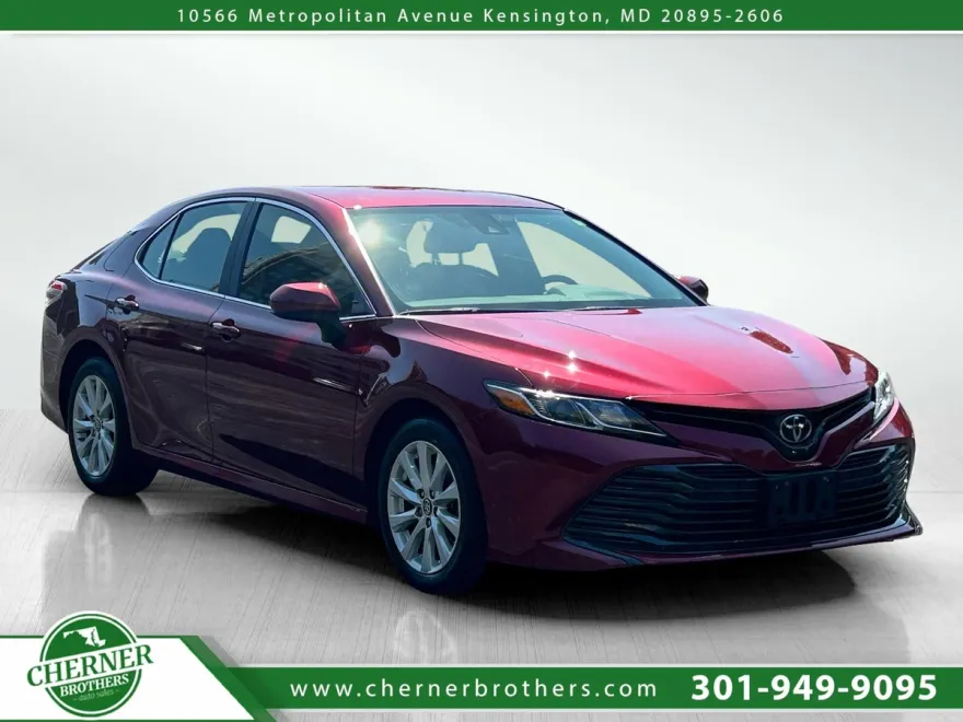 2019 Toyota Camry LE photo 1