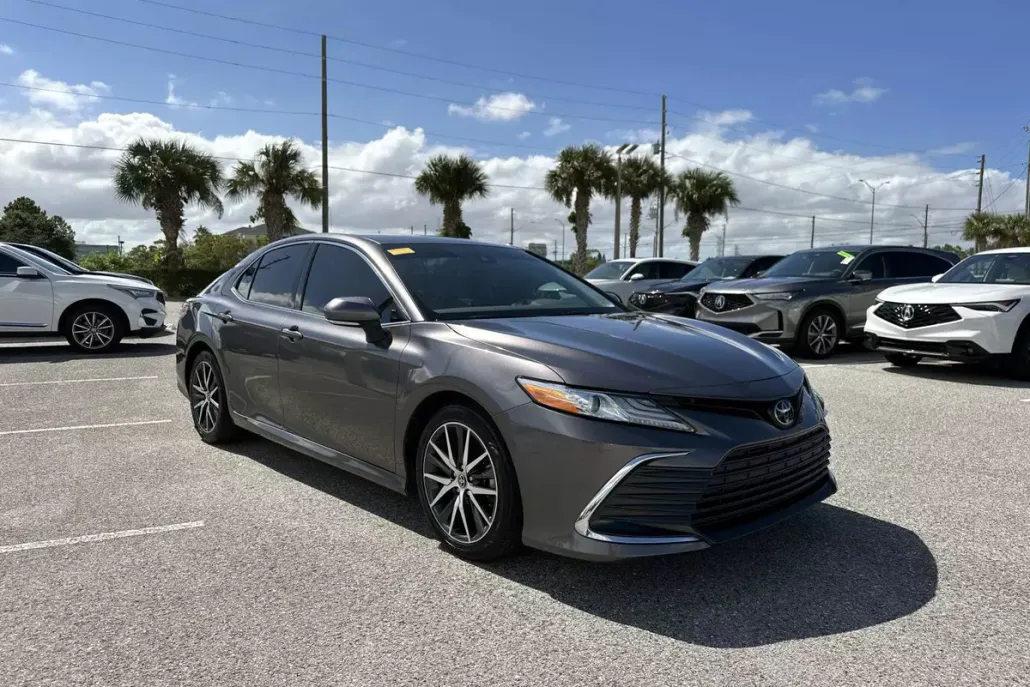2022 Toyota Camry XLE photo 1