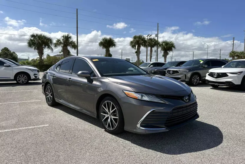 2022 Toyota Camry XLE photo 1