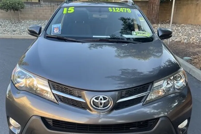 2015 Toyota RAV4 XLE photo 1