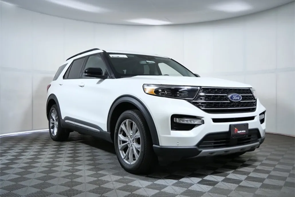 2023 Ford Explorer XLT photo 1