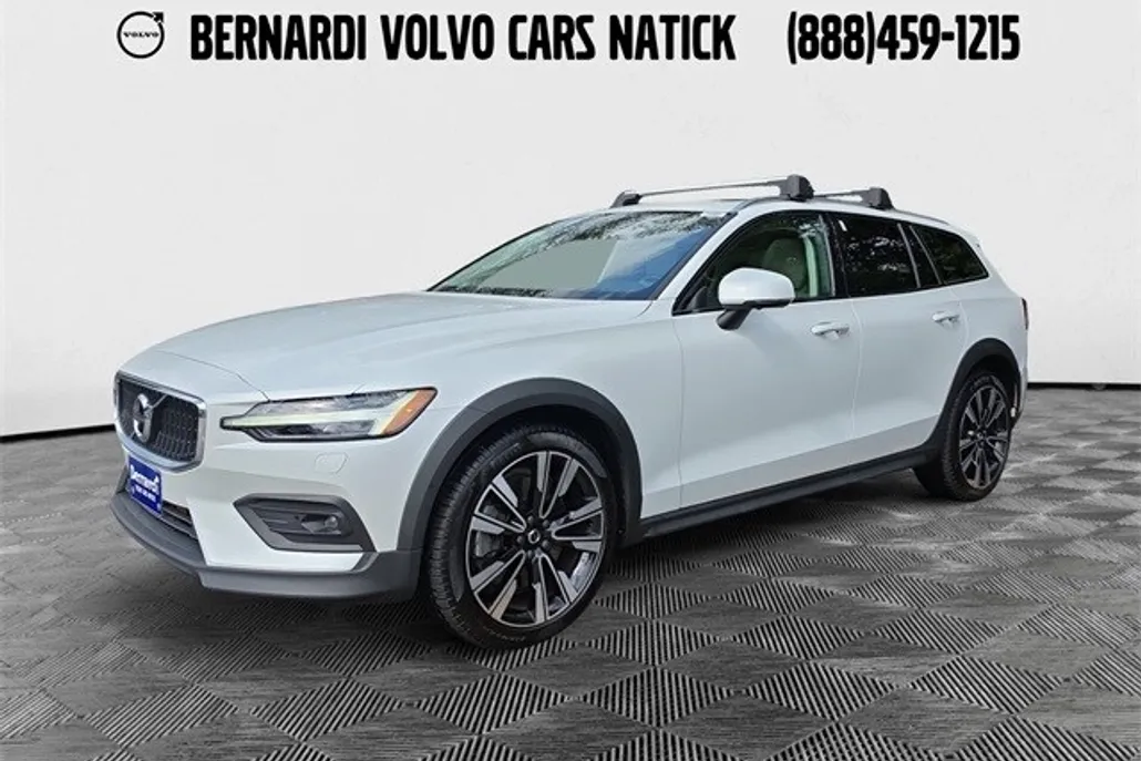 2022 Volvo V60 Cross Country T5 photo 1
