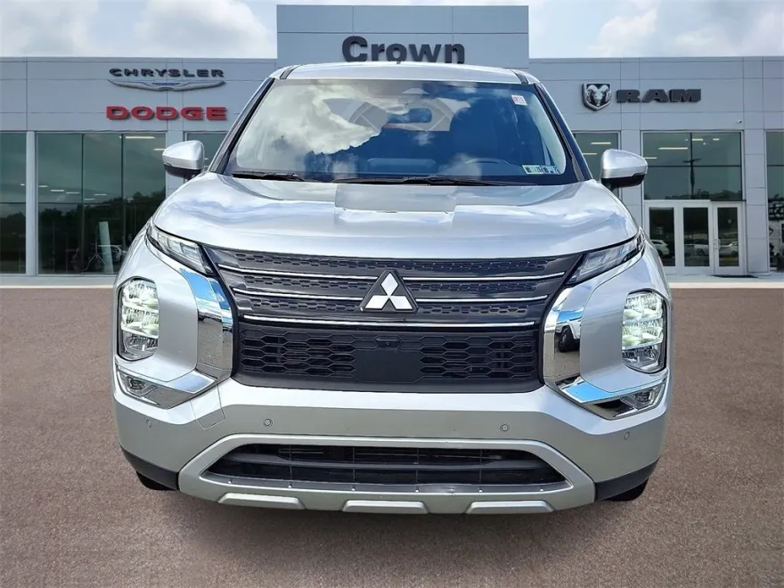 2024 Mitsubishi Outlander SE photo 1