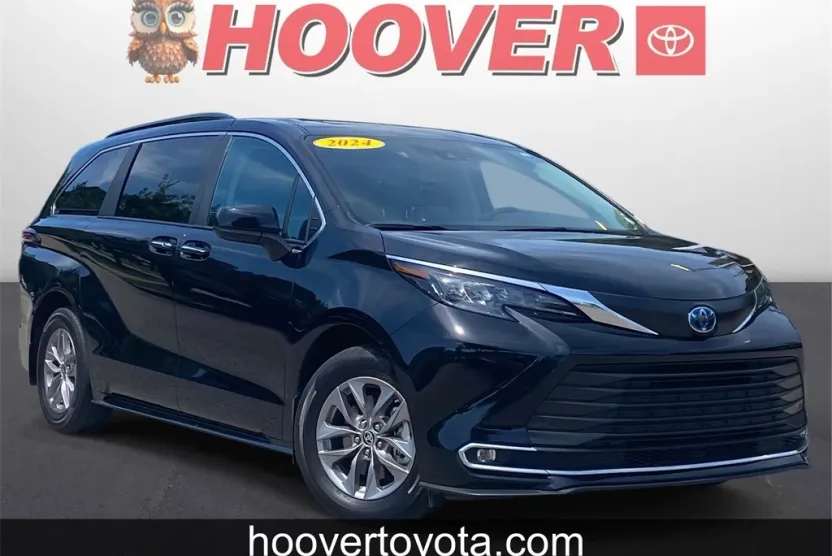 2024 Toyota Sienna XLE photo 1